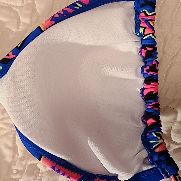 Express bikini top medium tags have been cut out - Picture 5 of 5